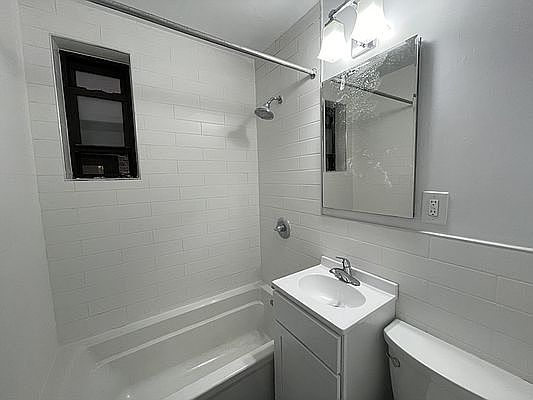4th image of 73 Thompson St APT 3D