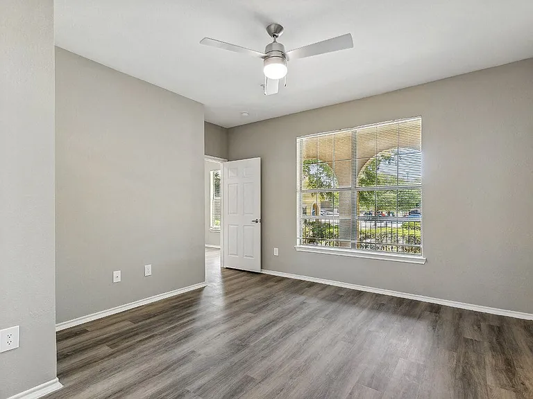 The Sorento Apartments — Photo 10
