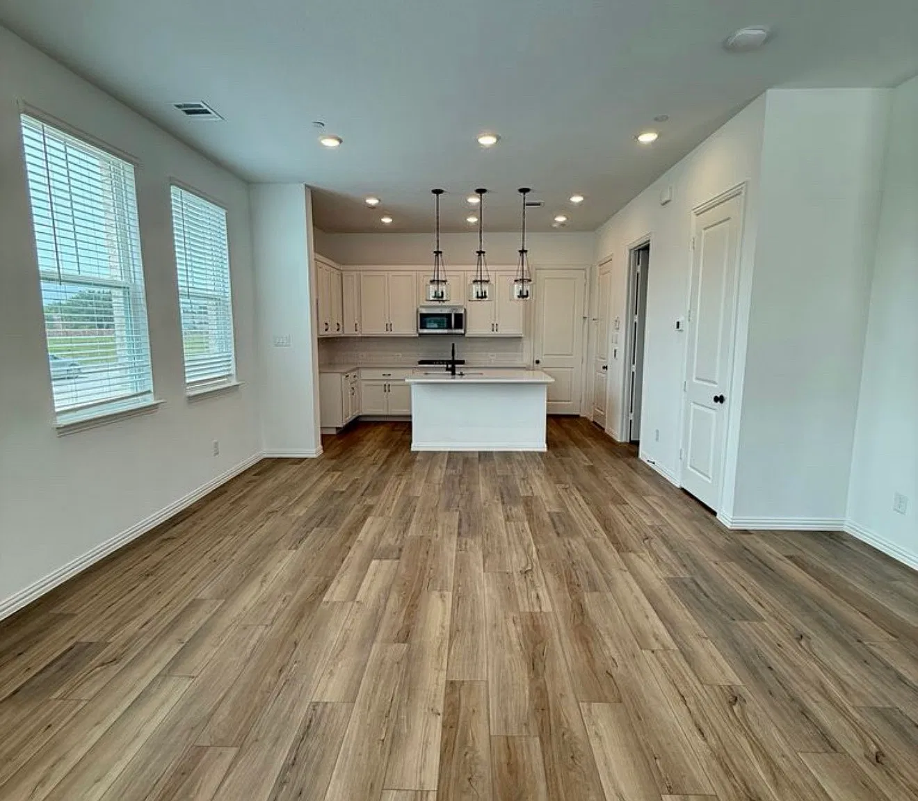 3 bed, 2.5 bath, 1650 sqft, $2,700 — Photo 3