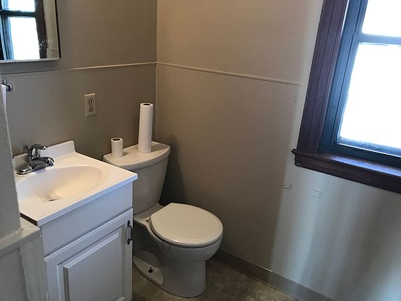 Main floor full bathroom 