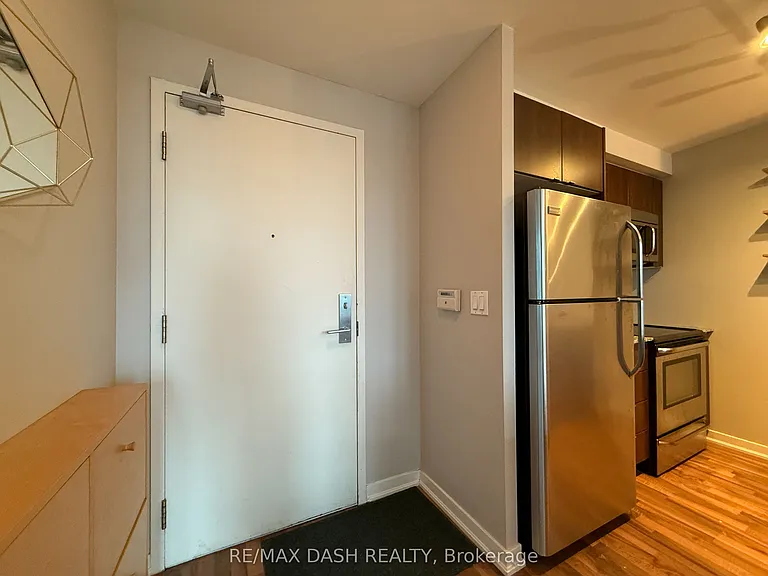 55 E Liberty St #918 — Photo 4