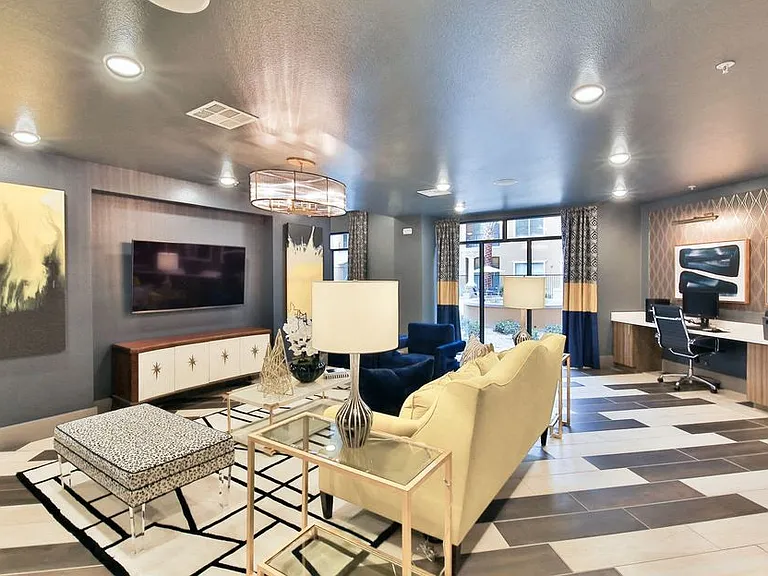 Abode Red Rock — Photo 20