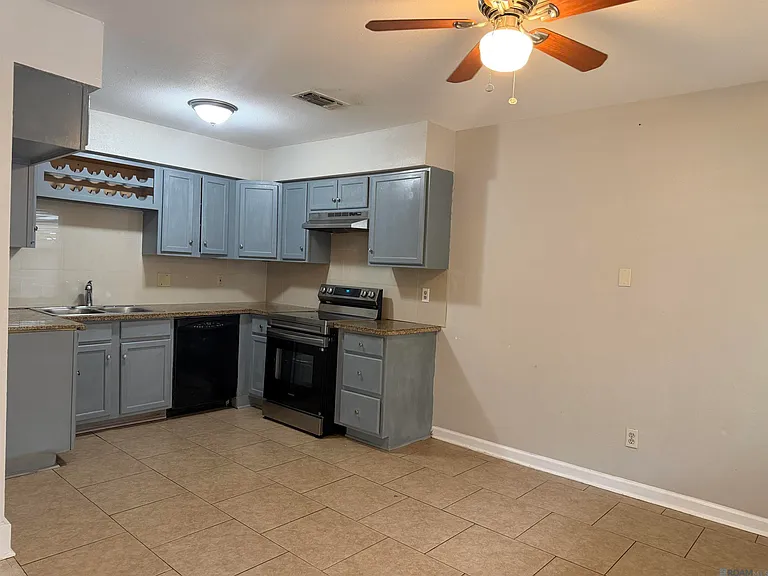 2723 Tifton St — Photo 5