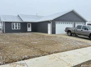 1371 Wahl St, Dickinson, ND 58601