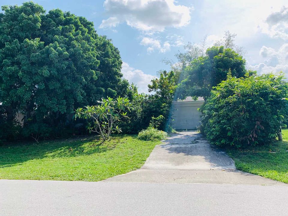 2nd image of 563 Riverside Dr