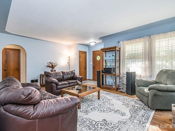 4th image of 63 Emerald Ave