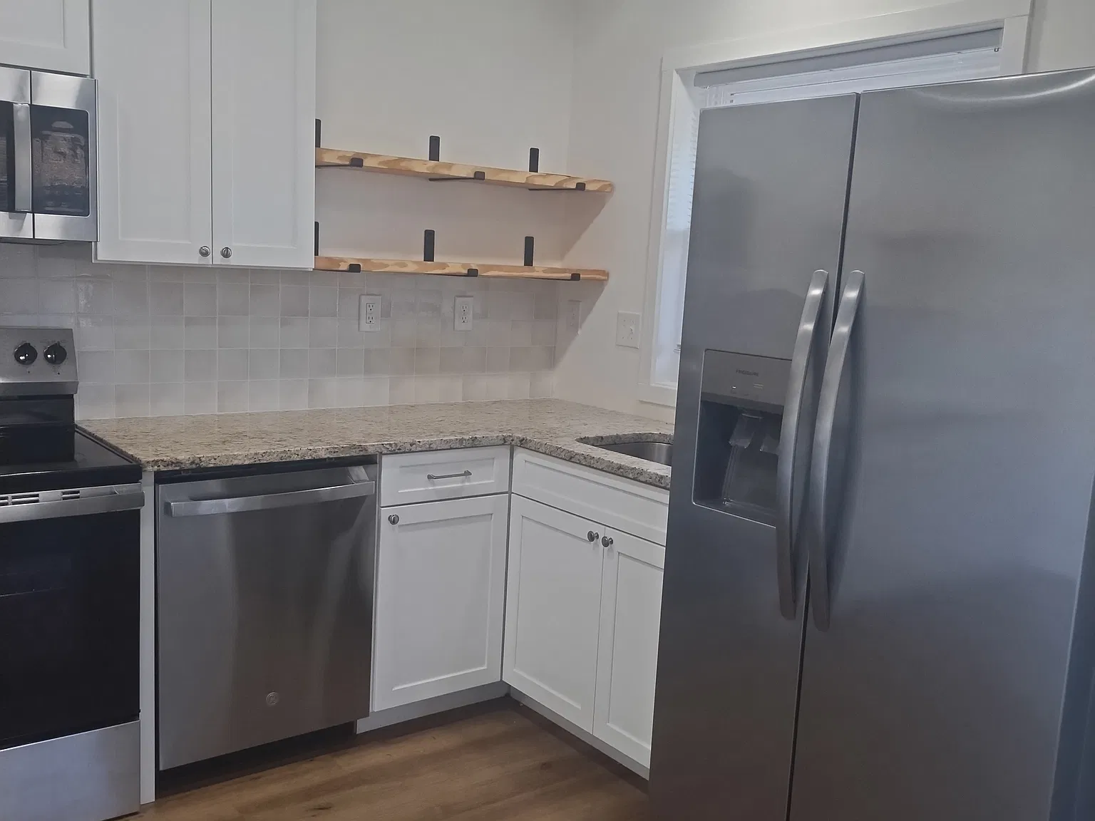 2 bed, 800 sqft, $1,375 — Photo 3
