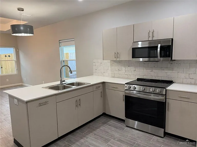817 Dove Ave #2 — Photo 7