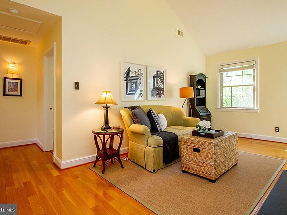 5th image of 2607 Arlington Blvd #54