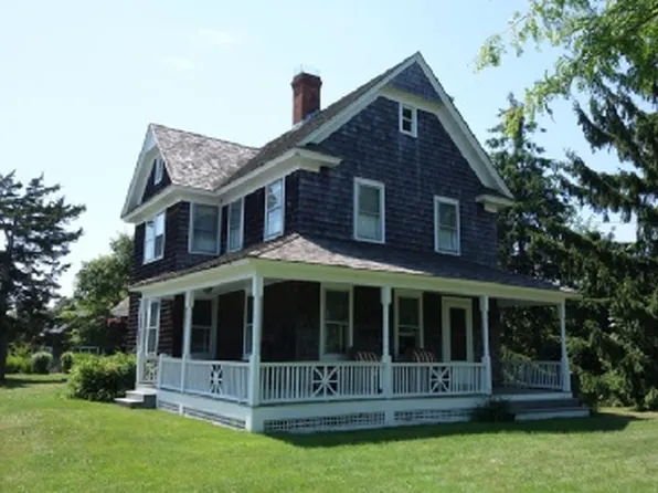 https://photos.zillowstatic.com/fp/15ac584bdf569fb2fad48b0c602d90c7-p_e.webp