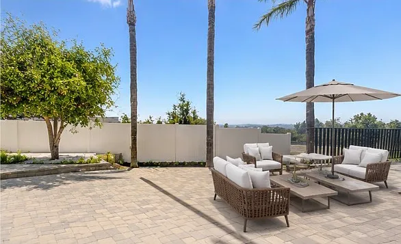 1505 Riviera Dr — Photo 10