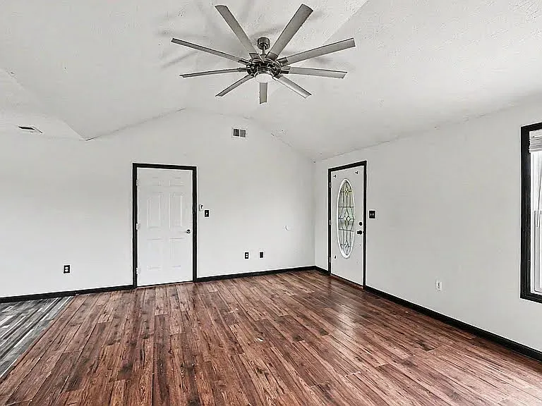 206 Creekwood Dr — Photo 8