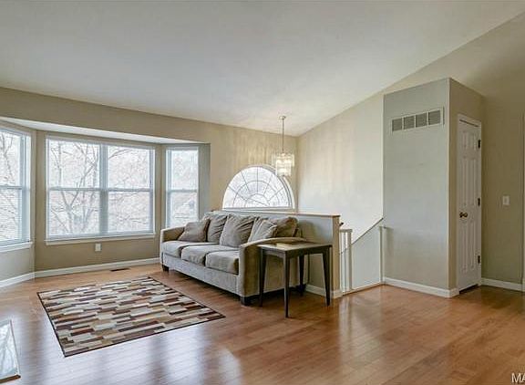 4th image of 937 Wynstay Cir