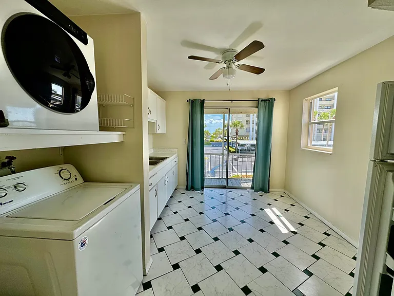 2502 Gary Cir #B — Photo 8