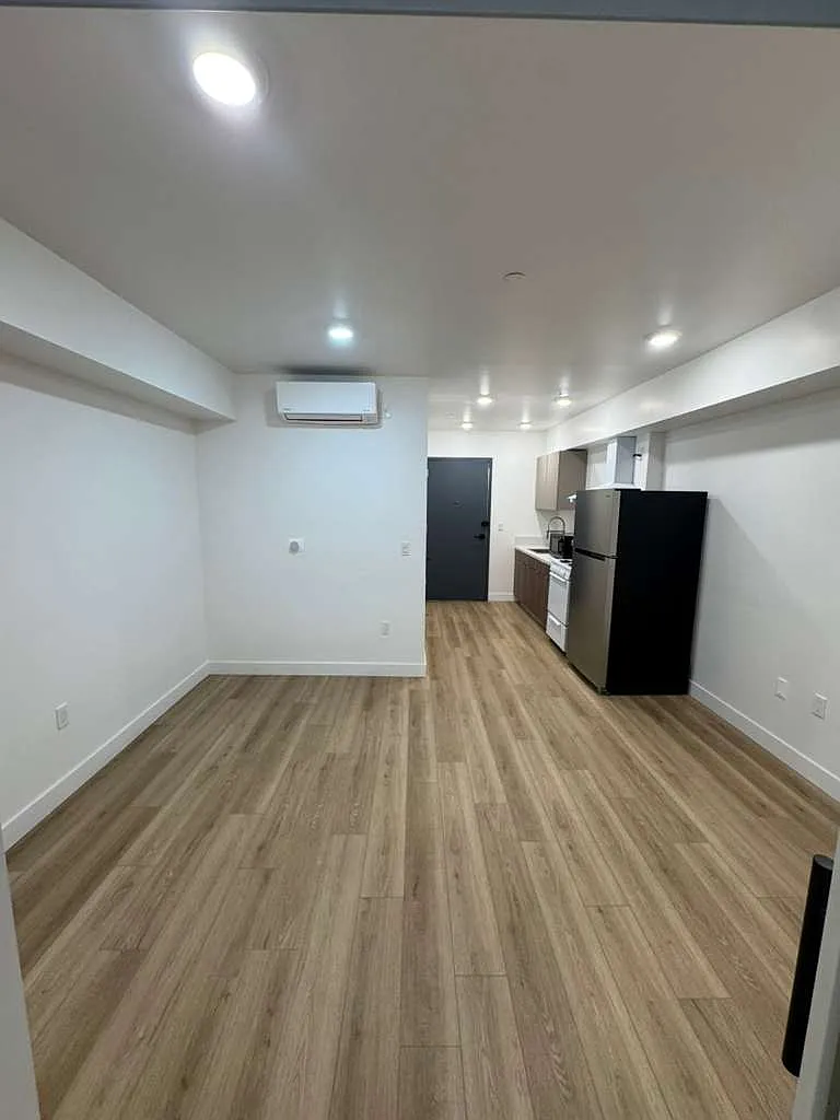 Studio, 330 sqft, $1,800 — Photo 3