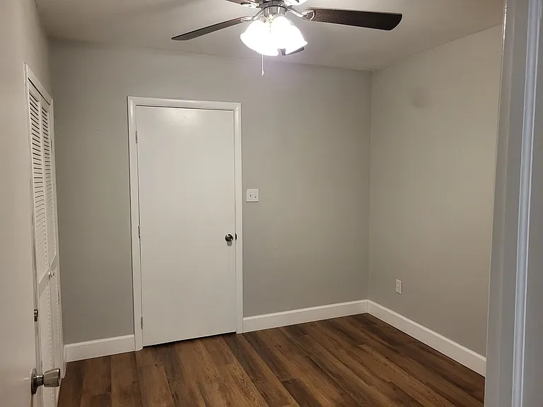 10215 Cliff Cir — Photo 19
