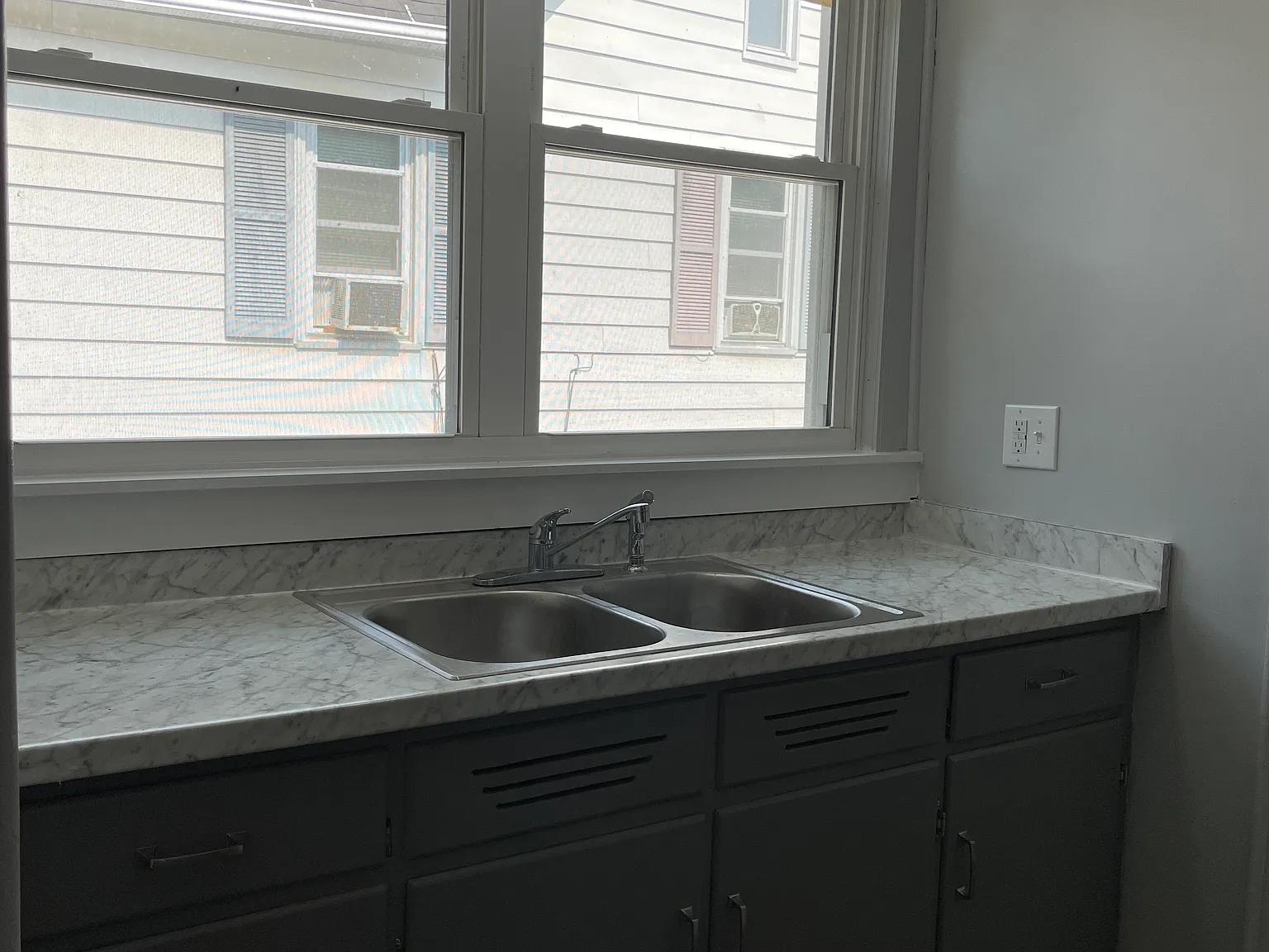 2 bed, $900 — Photo 2