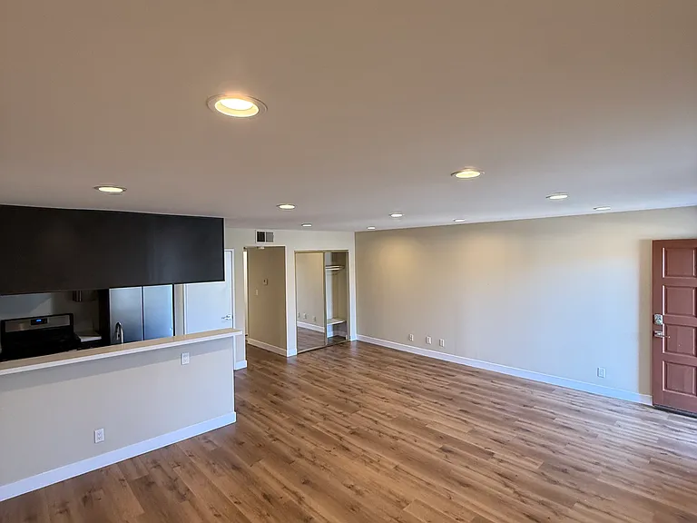 602 W California Ave — Photo 4