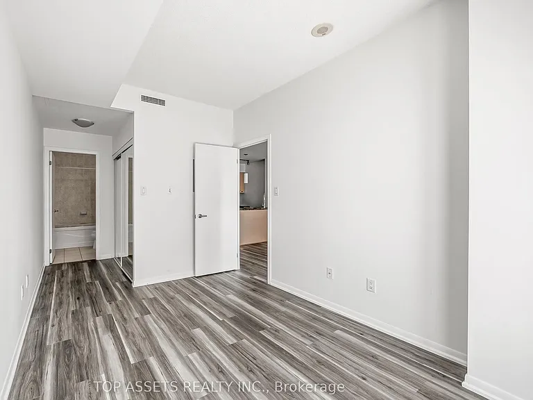 37 Grosvenor St #2109 — Photo 21