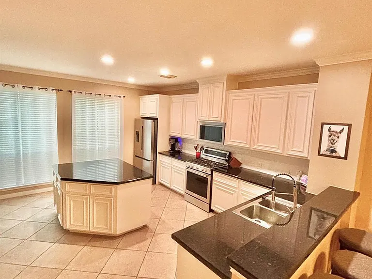 1310 W Webster St — Photo 13