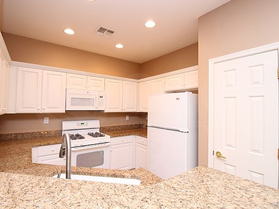 4th image of 39516 N Prairie Ln