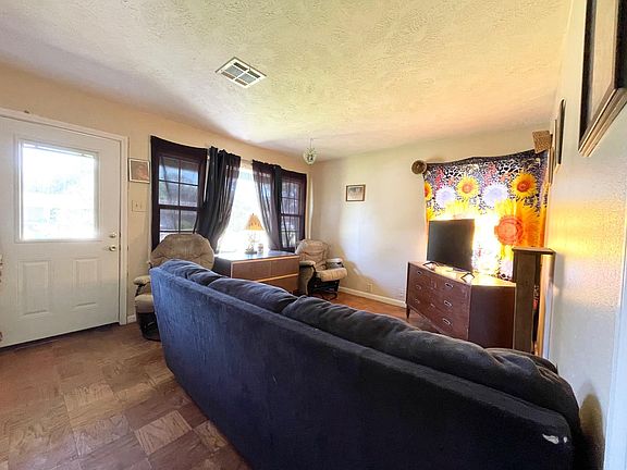 2nd image of 409 Camellia Ave