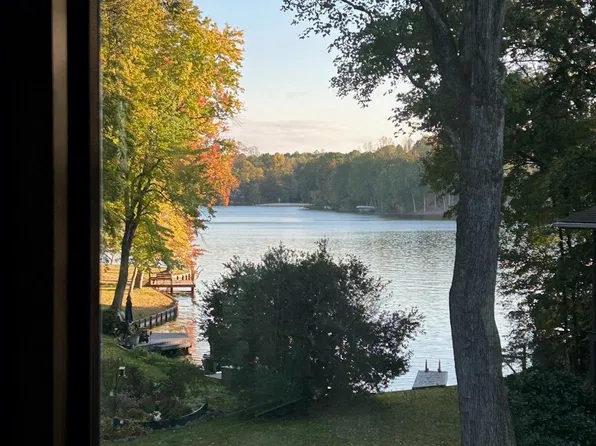 2 Pineknoll Cir, Palmyra, VA 22963