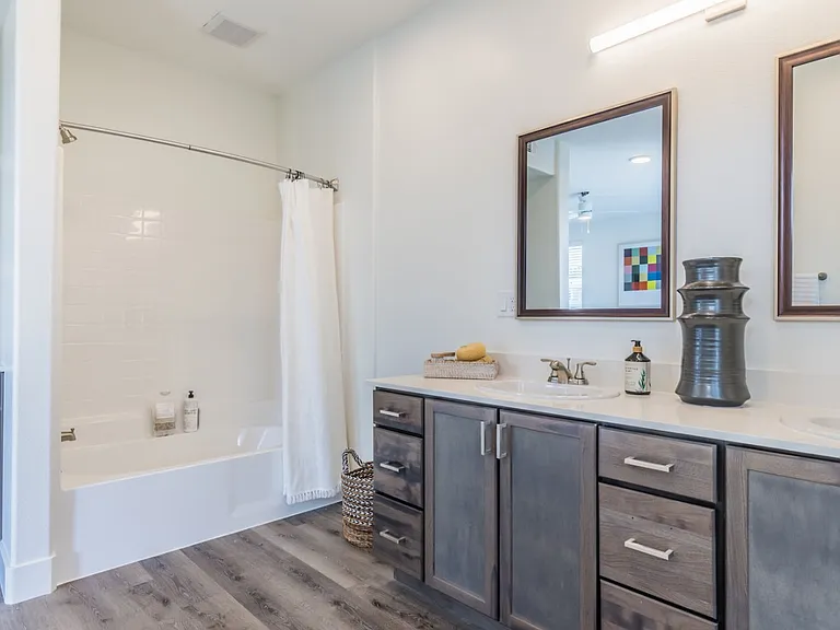 The Retreat Luxury Townhomes — Photo 22