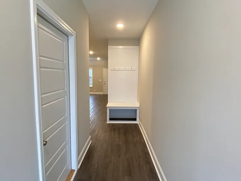 1023 Glenkirk Dr — Photo 2