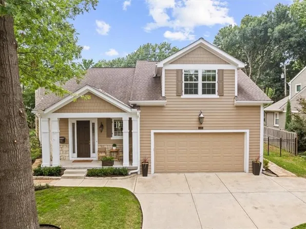 5348 Chadwick Rd, Fairway, KS 66205