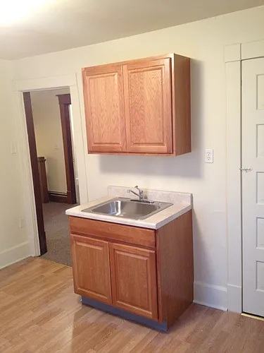 27 E Kerr St #B Photo 1