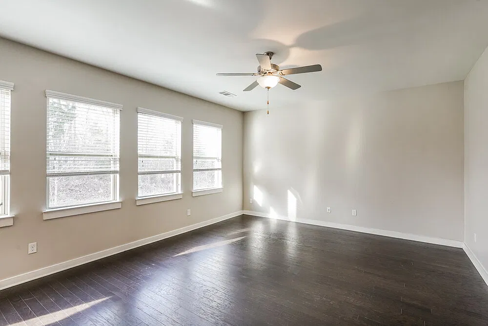 4 bed, 2.5 bath, 2175 sqft, $3,560 — Photo 4