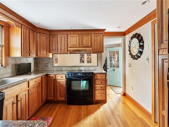 4th image of 186 Garden City Dr