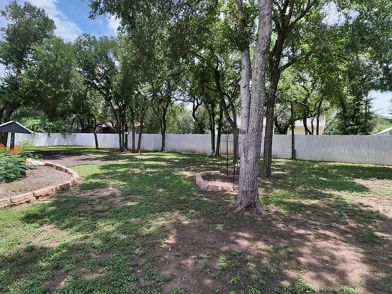 203 Dunkeld Dr — Photo 34