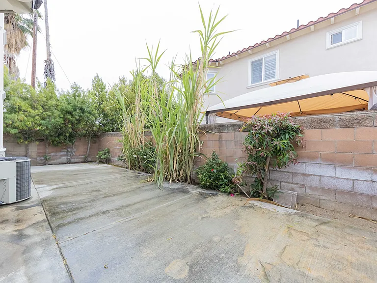 255 S California St — Photo 27