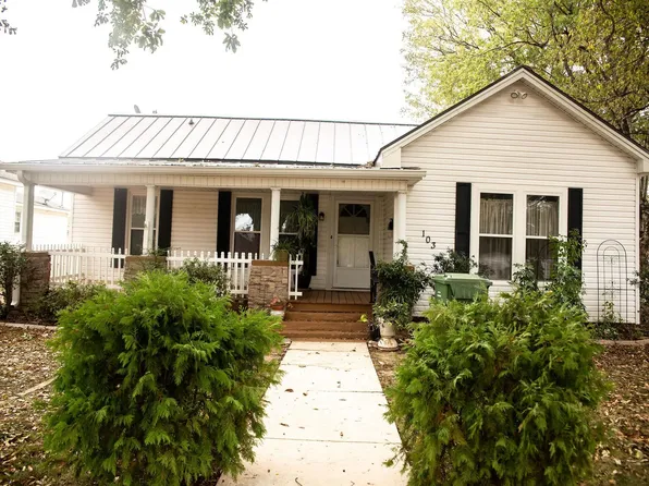 103 S Milton St, Tuscumbia, AL 35674