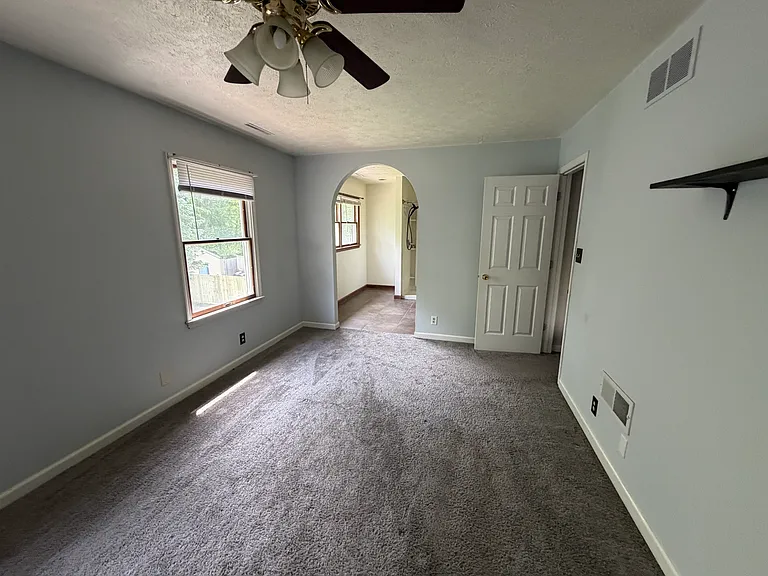 405 Woodlawn Ave — Photo 9