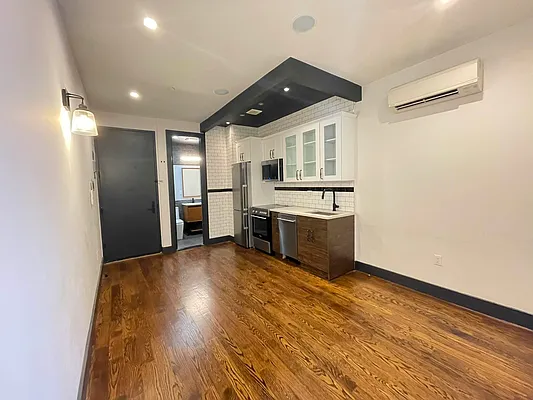 Rented by Tapiro Realty | media 3