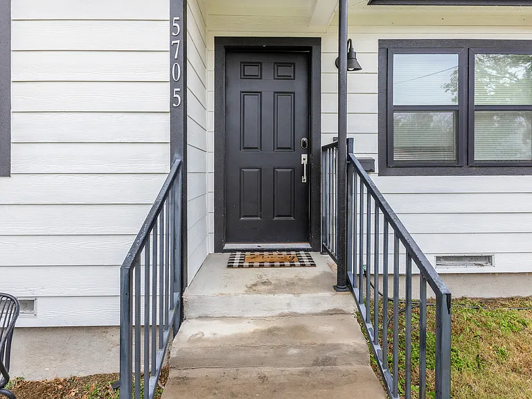 5705 Pickfair Cir — Photo 3