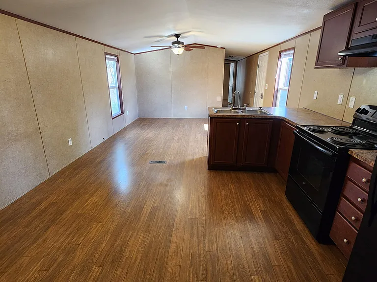 85 County Road 105 — Photo 2