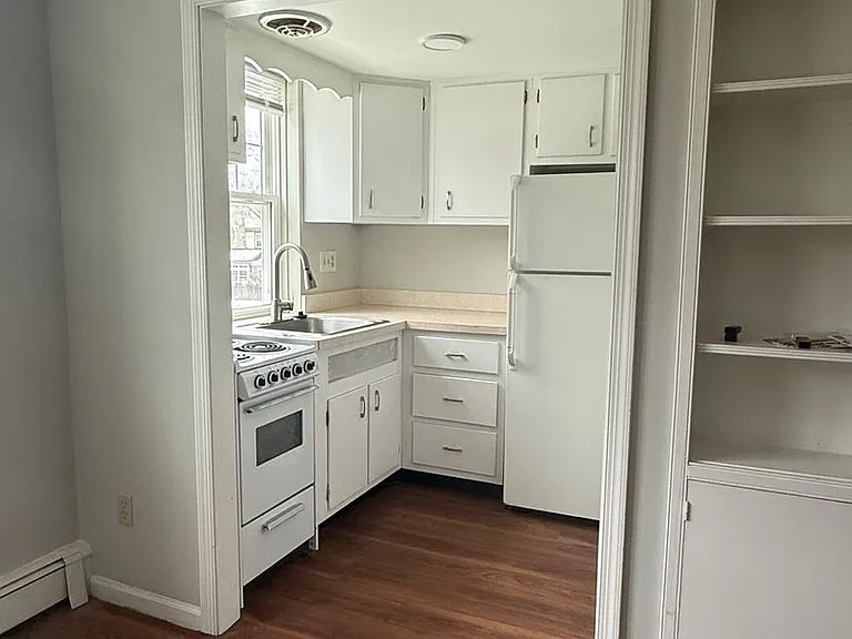 323-325 Haverford Ave — Photo 2