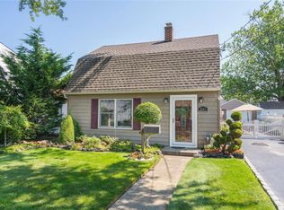 2643 Riverside Ave, Merrick, NY 11566