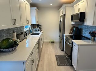 14 Lynncliff Rd, Hampton Bays, NY 11946