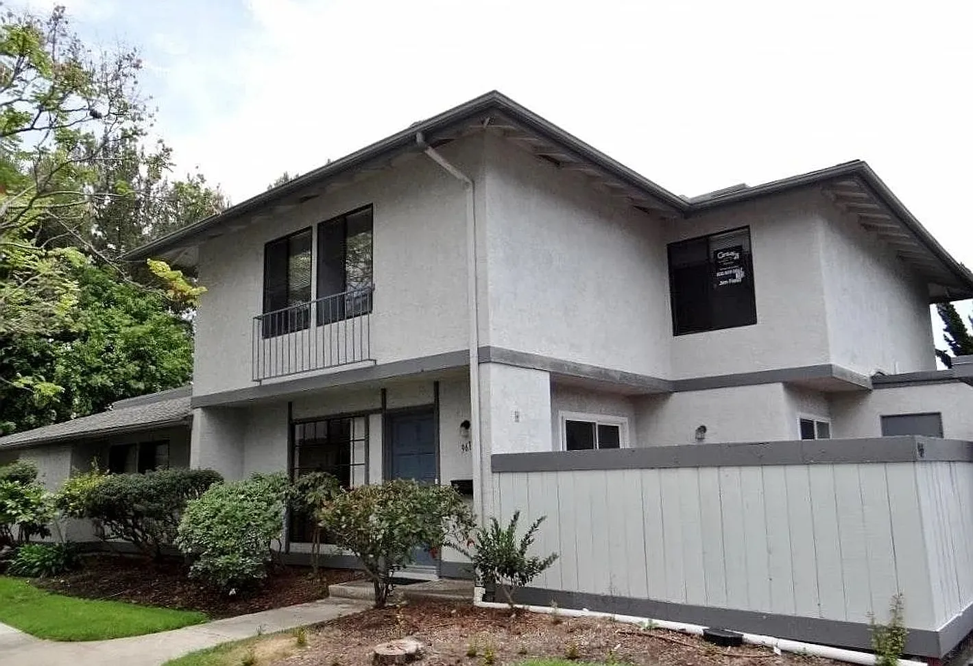 3 BR Townhouse Located on UCSD Bus Line w/ Spacious Bedrooms! — Photo 1