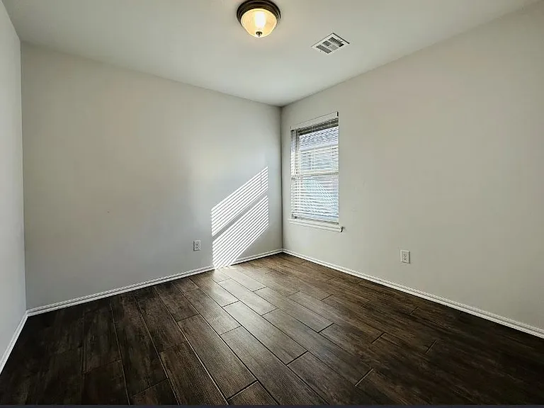 2732 NW 195th St — Photo 16