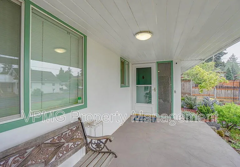2218 E 18th St #A — Photo 3