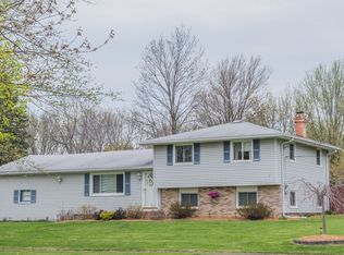 12 Ainsworth Ln, Rochester, NY 14624