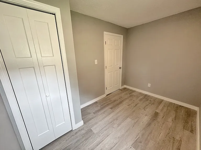 209 S Graham St #B — Photo 8