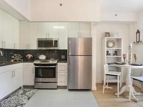 180 Myrtle Avenue image 1 of 18