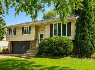 815 Oriole Dr, Streamwood, IL 60107